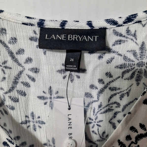 Lane Bryant Tunic Top 26 White/Navy Geometric Button-Up V-Neck Long Sleeve NWT - Picture 3 of 5